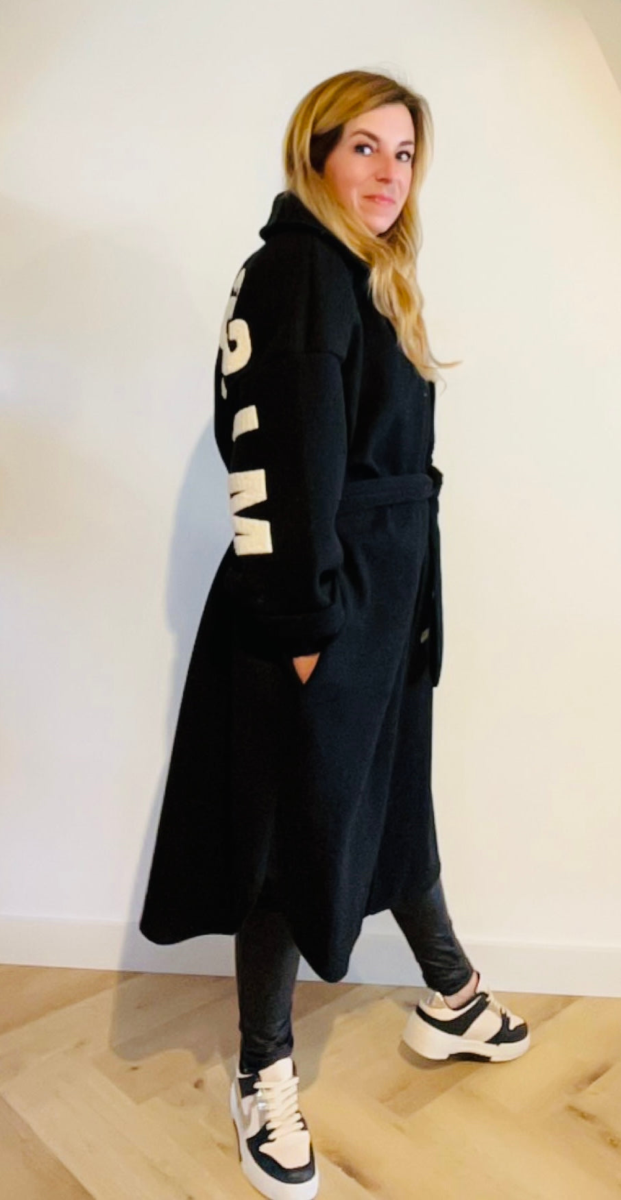 Miss Queen trenchcoat